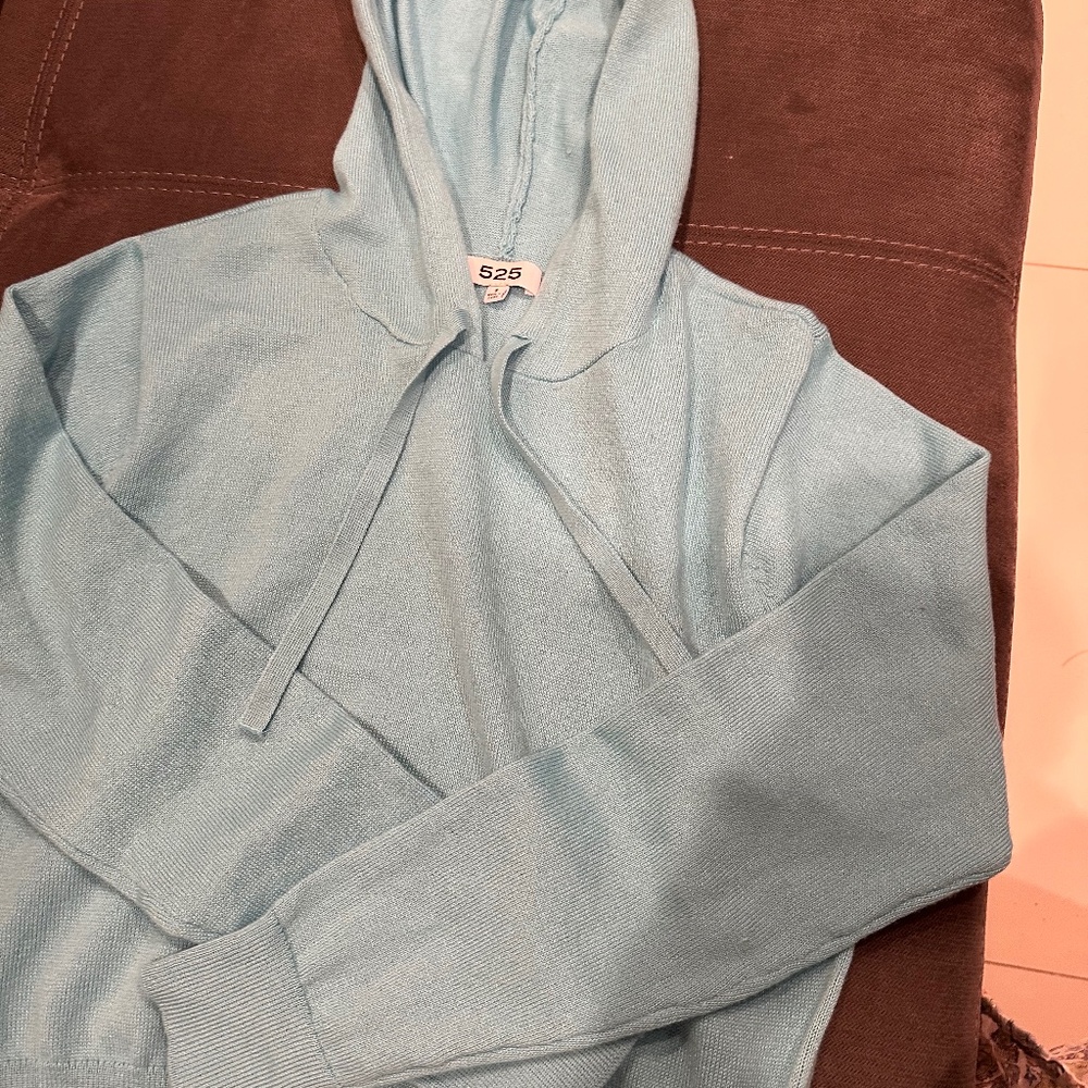 525 Cropped Hooded Sweater